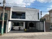 Casa Moderna en Jardines del Sauz de 3 Pisos