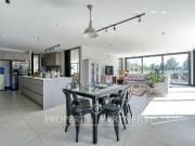 Casa moderna en Las Brisas de Chicureo, nueva, con...