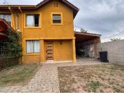 Casa Moderna en Peñaflor: Espacio y Comodidad