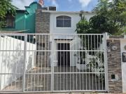 Casa Moderna en Renta, muy Céntrica!
