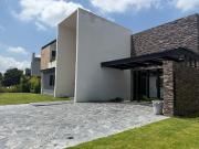 Casa Moderna en Renta y Venta en El Campanario Residencial
