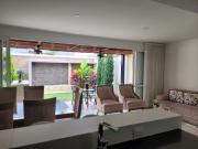 CASA MODERNA EN UNIDAD CERRADA