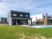 Casa Moderna en Venta 6 Amb Chateau Pilar, Caamaño