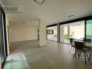 Casa moderna en venta cerca de Glorieta La Luna, Col....