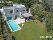 Casa Moderna en Venta con Doble Bosque en Los Castores...