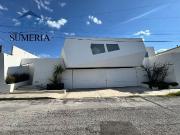 CASA MODERNA EN VENTA CON EXCELENTE UBICACION