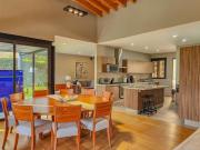 CASA MODERNA EN VENTA CON EXCELENTE UBICACIÓN EN AVANDARO