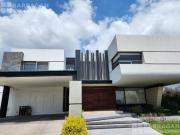 Casa moderna en venta para inversionistas con terraza y...