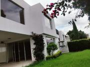 Casa Moderna en Venta Cumbayá sector urbanización LA VIÑA