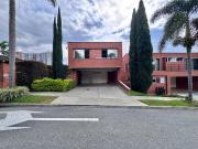 Casa Moderna en Venta en Benedictinos con Terraza y...