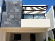 VENTA DE CASA AMPLIA EN RESIDENCIAL AMAPAS, CULIACÁN...