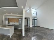 Casa Moderna en Venta en Zona El Uro, Monterrey | Diseño...