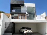 Casa moderna en Vila con Roof Garden y jardín privado