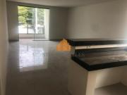 Casa moderna, fachada imponente, com 03...