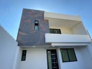 Casa Moderna Nueva En Venta, De Tres Niveles, En...