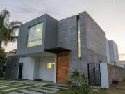 Casa Moderna Nueva en Venta en Coto Los Olmos Bosques...