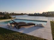 CASA MODERNA PISCINA VISTA LAGUNA VENTA GUERNICA