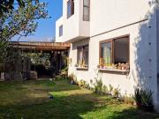 Casa moderna y amplia 5D/4B con quincho en arriendo