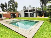Casa Moderna y Lujosa con Piscina y Acabados Premium