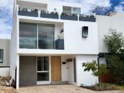 Casa moderna y nueva en venta en Solares Residencial Zapopan