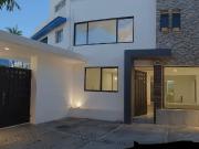 Casa moderna y totalmente remodelada en el corazón de...