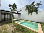 CASA MONICA CON SALA DOBLE ALTURA Y PANELES SOLARES EN...