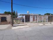 Casa monoambiente con cochera. Capital