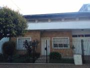 Casa Moron 4 ambientes con garage y pileta