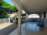 Casa muito bem localizada com 3 quartos, em frente ao...