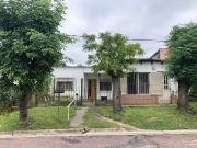 CASA MULTIFAMILIAR DE FIN DE SEMANA CON JARDIN