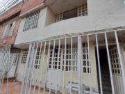 Casa multifamiliar de tres pisos en venta Barrio...