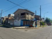 CASA MULTIFAMILIAR LOCAL EN ESQUINA GARAJES GALPÓN