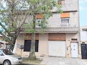 Casa muy amplia a la venta. Lanus Este