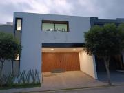 Casa muy amplia en venta en Parque Aguascalientes,...