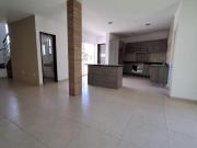 CASA COMODA Y AMPLIA EN VENTA EN BOSQUES DE SAN JUAN