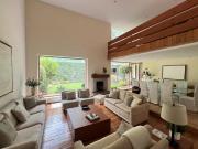 Casa muy iluminada con jardín en precioso condominio con... Casa muy iluminada con jardín en precioso condominio con...