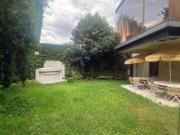 Casa muy iluminada, con mucho potencial, construida por...