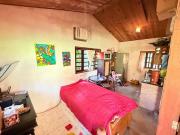 Casa na mata atlântica com cachoeira