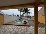 Casa na praia com 3 quartos e piscina em Itanhaém