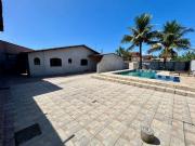 Casa na praia com 4 quartos e piscina em Itanhaém