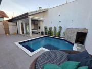 Casa na praia com piscina e 3 quartos em Peruíbe