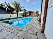 Casa na praia com piscina em Peruíbe R$ 850.000,00