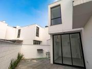 CASA NA PRAIA EM CONDOMÍNIO FECHADO