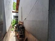 Casa na Vila Buritis, na lateral da avenida comercial do...