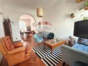 Casa Neoclásica Amplia y Luminosa