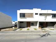Casa No. 208 en Coto Altanza en Soaré III, Solares, Zapopan