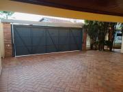 Casa no Bairro Alto das Palmeiras com 04 dormitórios