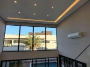 Casa no Centro com 3 Quartos, Piscina e 4 Vagas – 240 m²...