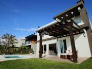 CASA NO CONDOMÍNIO ILHAS PARK COM CINCO SUITES E ACESSO...