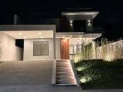 Casa com 4 dormitórios à venda, 266 m² por R$...